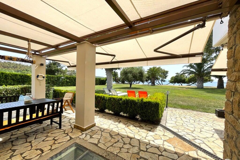 Villa Agni Beach Front